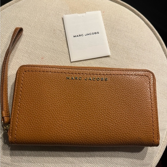 Marc Jacobs The Groove Wristlet Wallet - like new - Smoked Almond - Picture 5 of 5